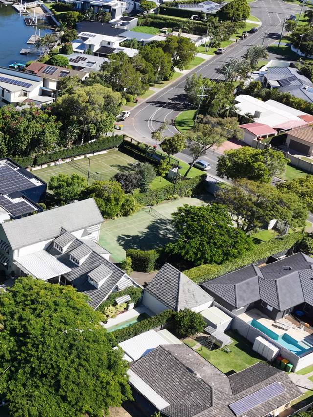 Condomínio residencial com cercamento perimetral