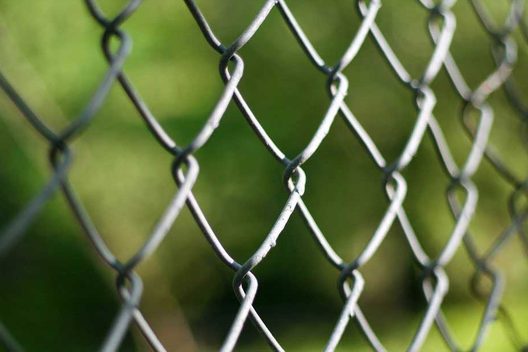 Alambrado galvanizado de fabricação própria, em detalhe